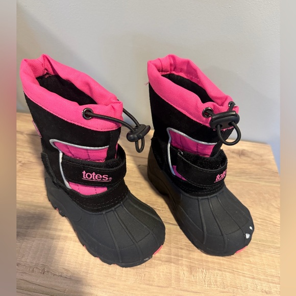 Girls Totes Pink and Black Winter Boots Size 7 - Picture 1 of 5